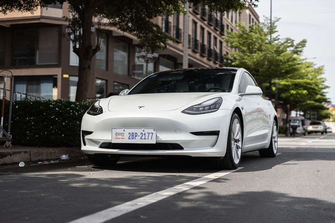 Tesla shares slump 14 percent after second quarter earnings miss expectations